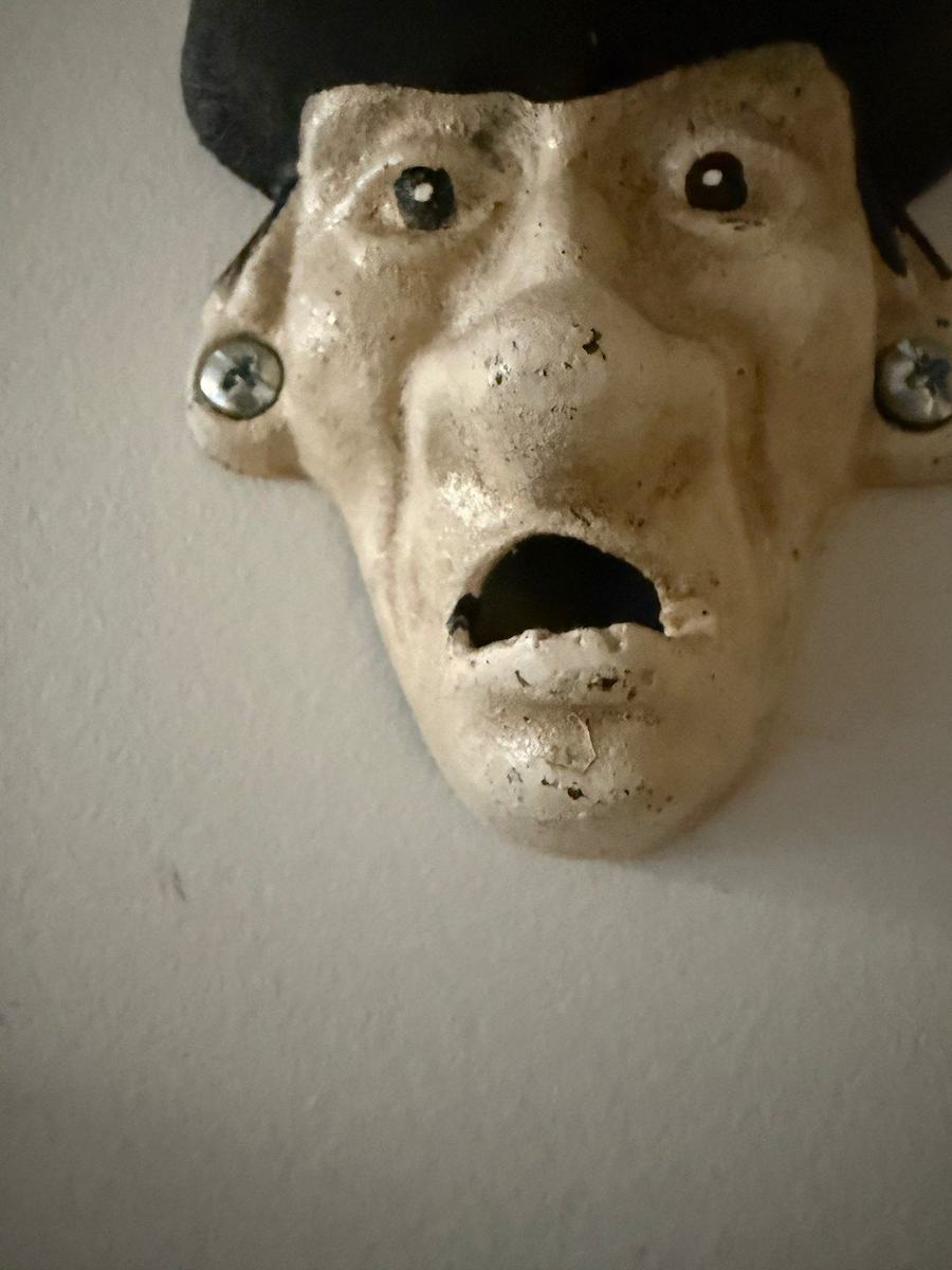 Lot 129 — Top Hat Face, Cast Iron Wall Piece - Image 3