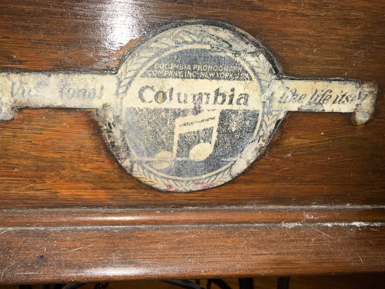 Lot 180 — Horn Gramophone, Columbia Viva-tonal Badge - Image 4