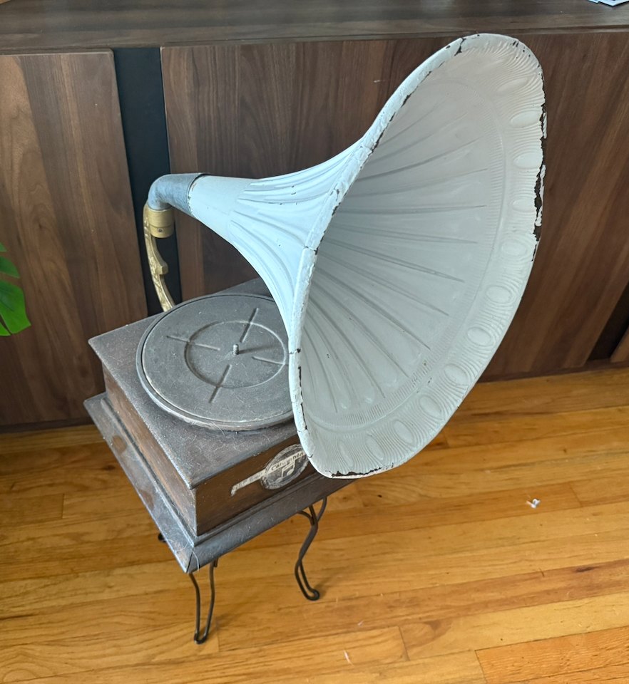 Lot 180 — Horn Gramophone, Columbia Viva-tonal Badge - Image 2